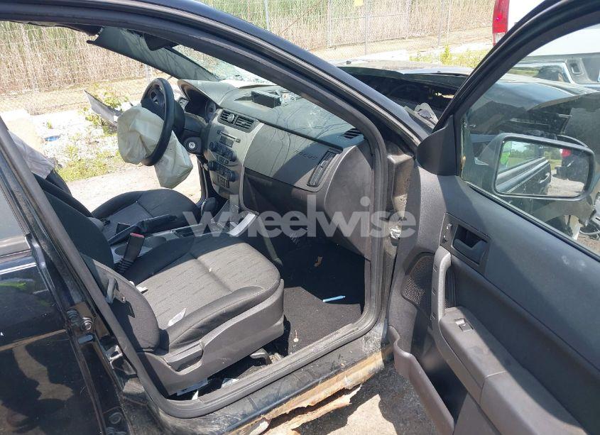 Photo 5 of 2010 Ford Focus SE (VIN 1FAHP3FN4AW251210)