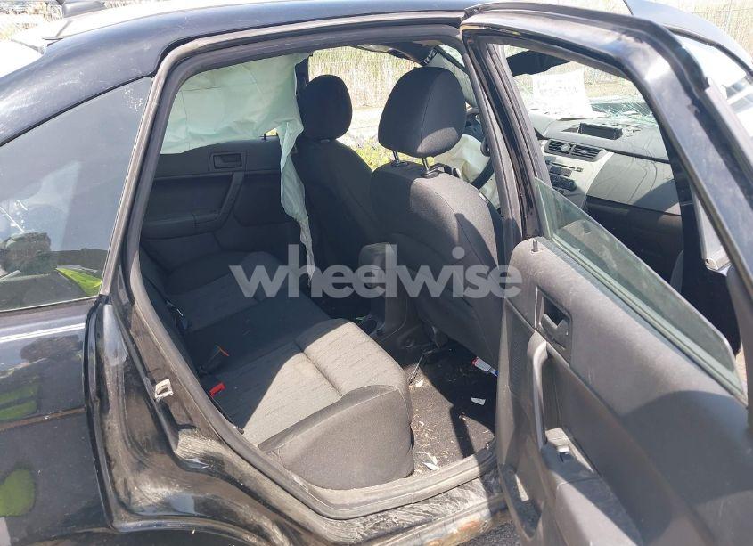 Photo 8 of 2010 Ford Focus SE (VIN 1FAHP3FN4AW251210)