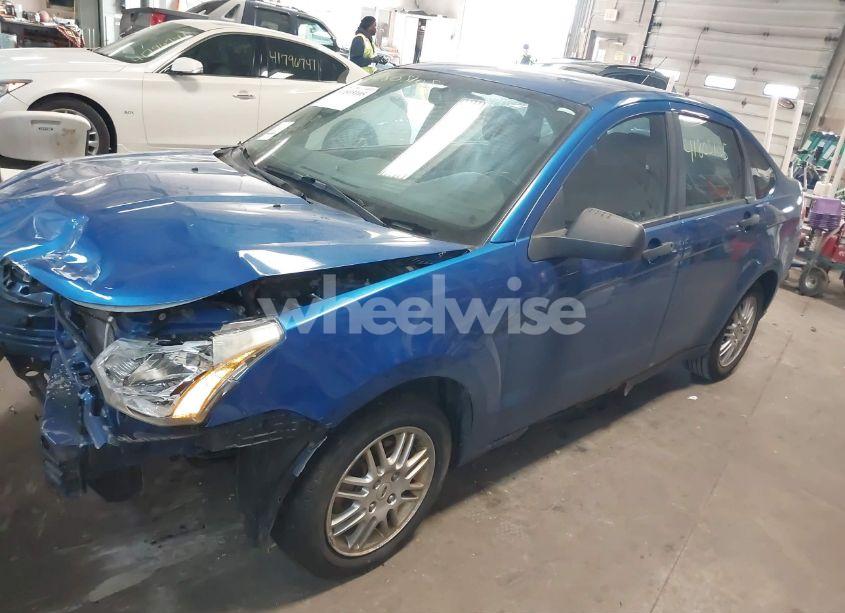 Photo 2 of 2010 Ford Focus SE (VIN 1FAHP3FN4AW267505)