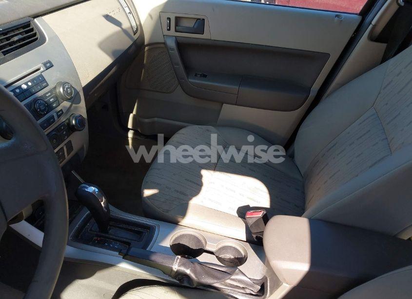 Photo 5 of 2010 Ford Focus SE (VIN 1FAHP3FN4AW288659)