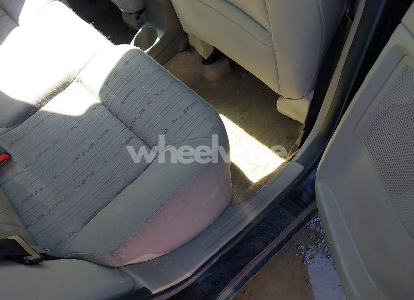 Photo 8 of 2010 Ford Focus SE (VIN 1FAHP3FN4AW288659)