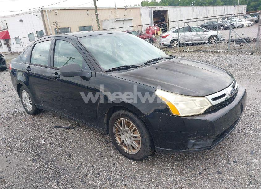 2010 Ford Focus SE (VIN 1FAHP3FN4AW298530) main photo