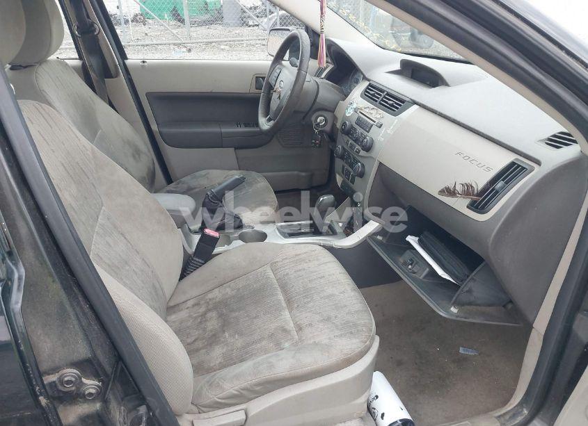 Photo 5 of 2010 Ford Focus SE (VIN 1FAHP3FN4AW298530)