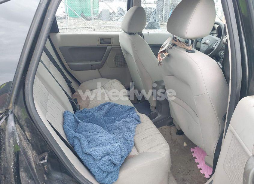 Photo 8 of 2010 Ford Focus SE (VIN 1FAHP3FN4AW298530)