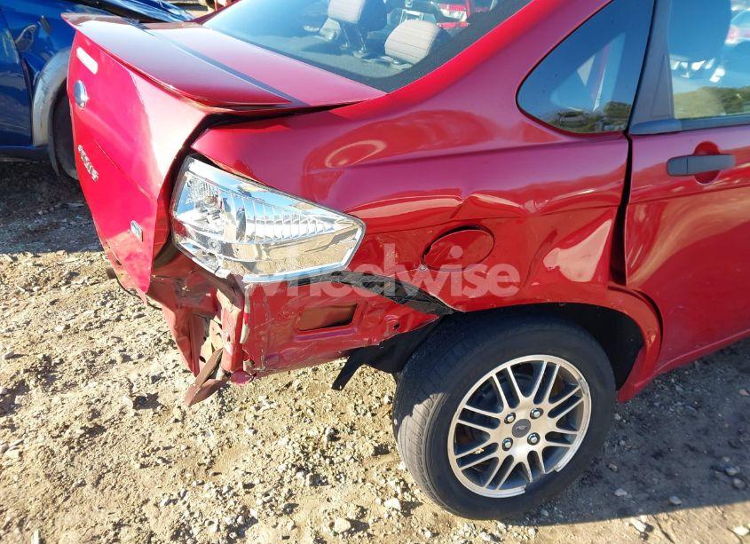 Photo 6 of 2011 Ford Focus SE (VIN 1FAHP3FN4BW122515)