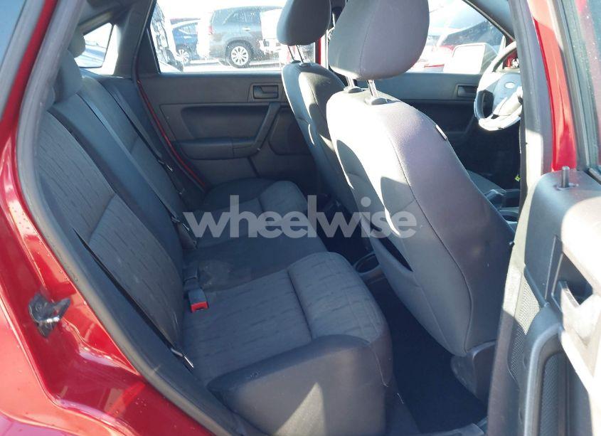 Photo 8 of 2011 Ford Focus SE (VIN 1FAHP3FN4BW122515)