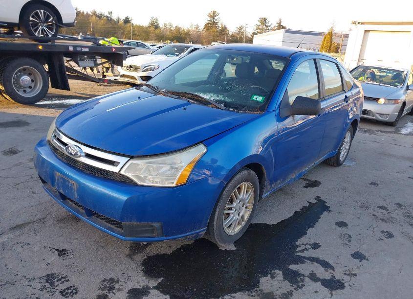 Photo 2 of 2011 Ford Focus SE (VIN 1FAHP3FN4BW128590)