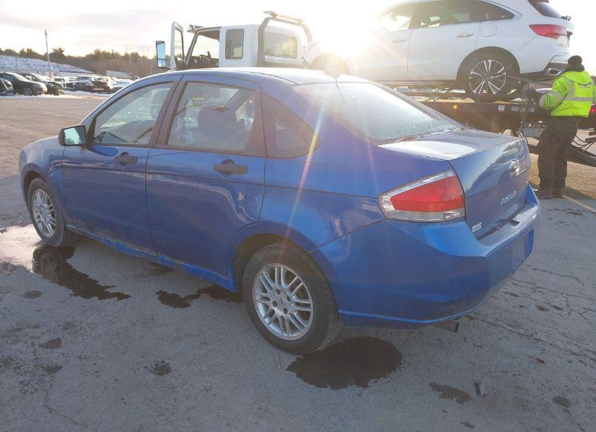 Photo 3 of 2011 Ford Focus SE (VIN 1FAHP3FN4BW128590)