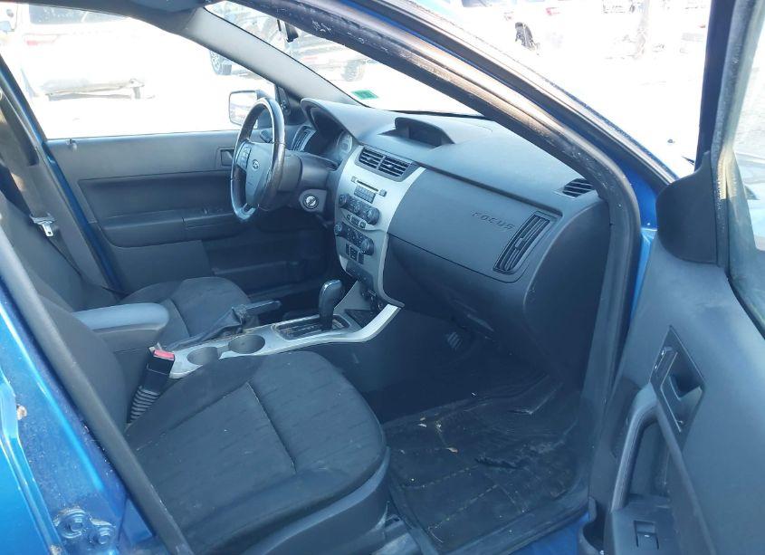 Photo 5 of 2011 Ford Focus SE (VIN 1FAHP3FN4BW128590)