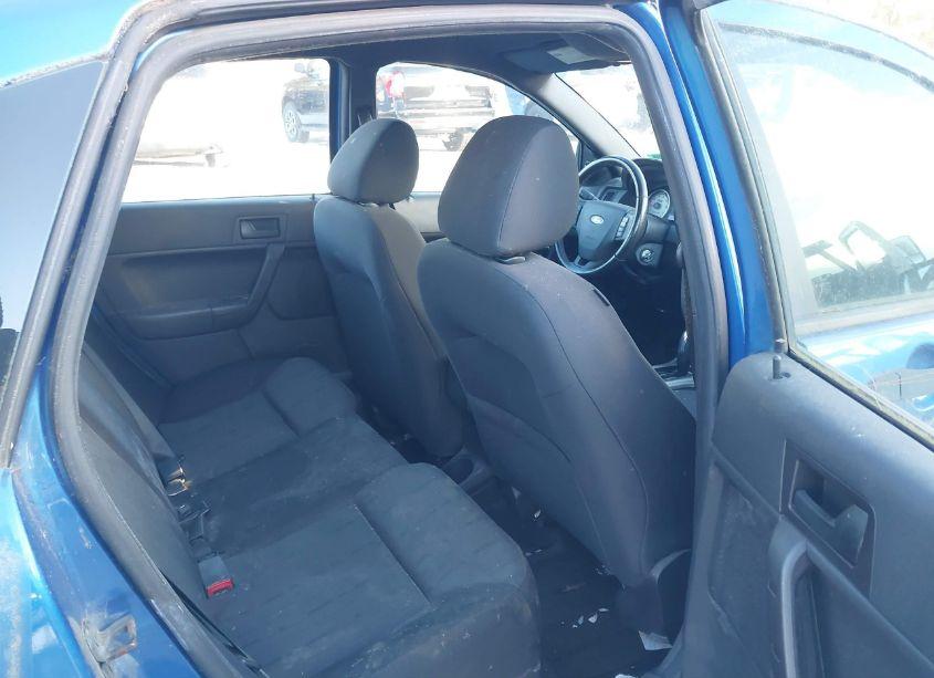 Photo 8 of 2011 Ford Focus SE (VIN 1FAHP3FN4BW128590)