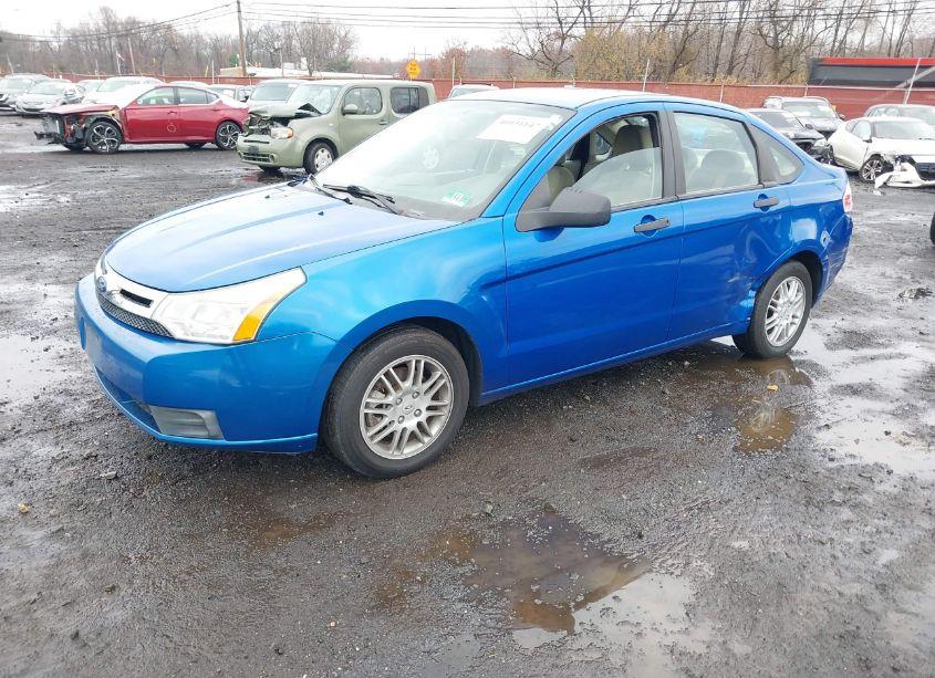 Photo 2 of 2011 Ford Focus SE (VIN 1FAHP3FN4BW157166)