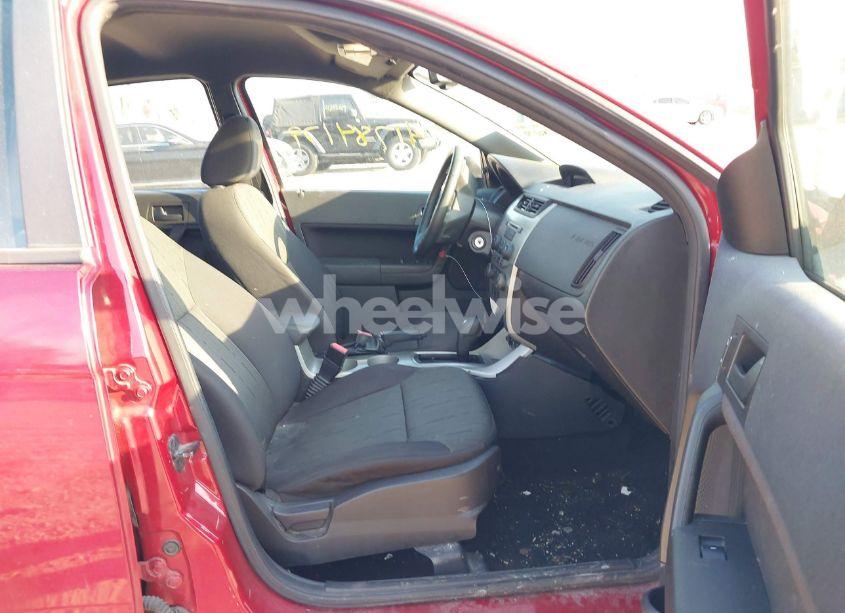 Photo 5 of 2011 Ford Focus SE (VIN 1FAHP3FN4BW162674)