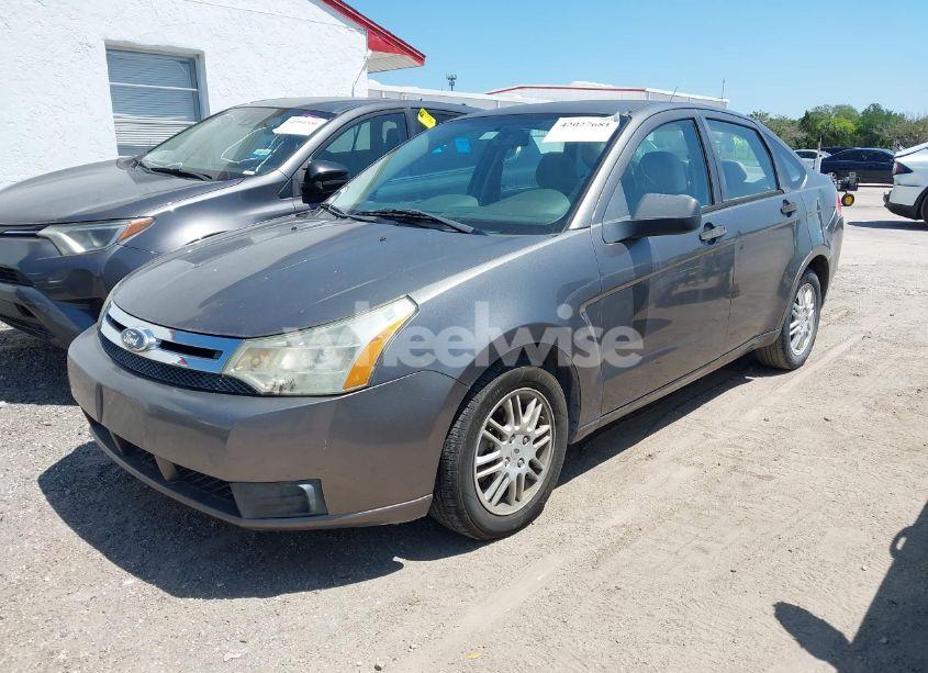 Photo 2 of 2011 Ford Focus SE (VIN 1FAHP3FN4BW174842)