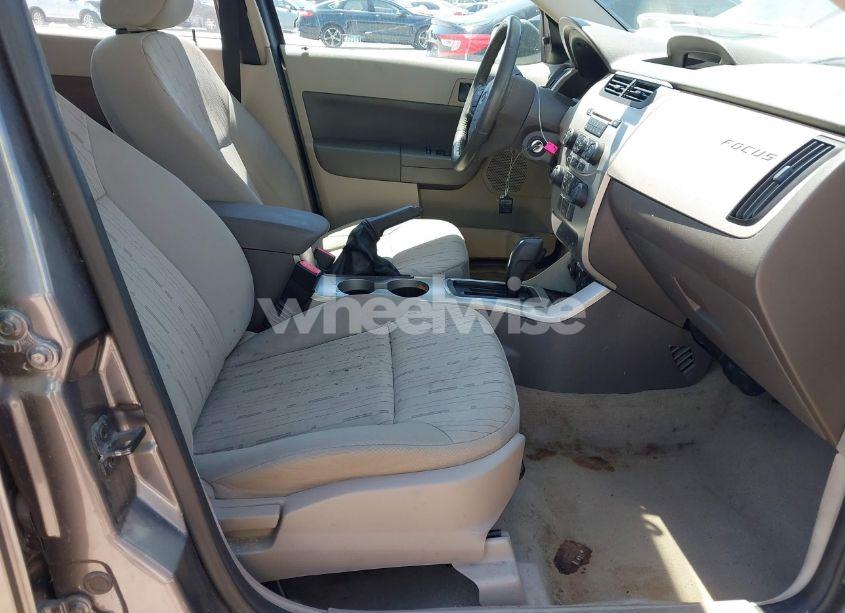 Photo 5 of 2011 Ford Focus SE (VIN 1FAHP3FN4BW174842)