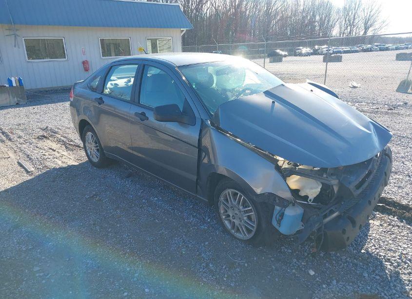 2010 Ford Focus SE (VIN 1FAHP3FN5AW189008) main photo