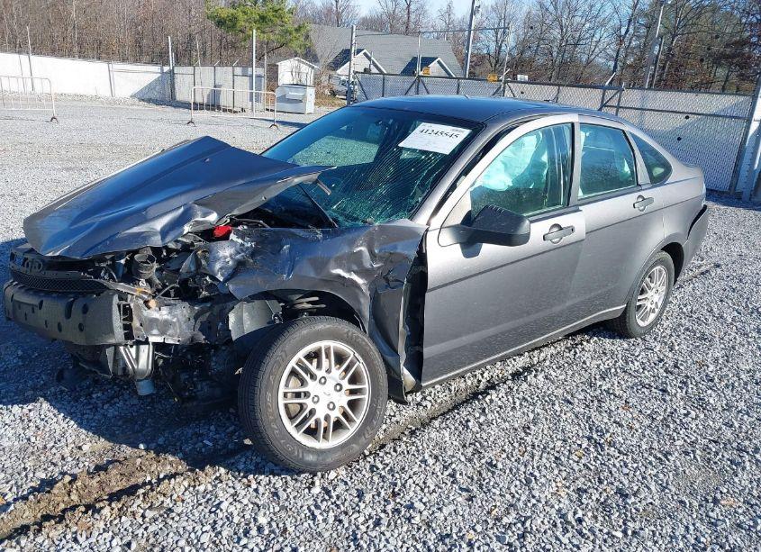 Photo 2 of 2010 Ford Focus SE (VIN 1FAHP3FN5AW189008)