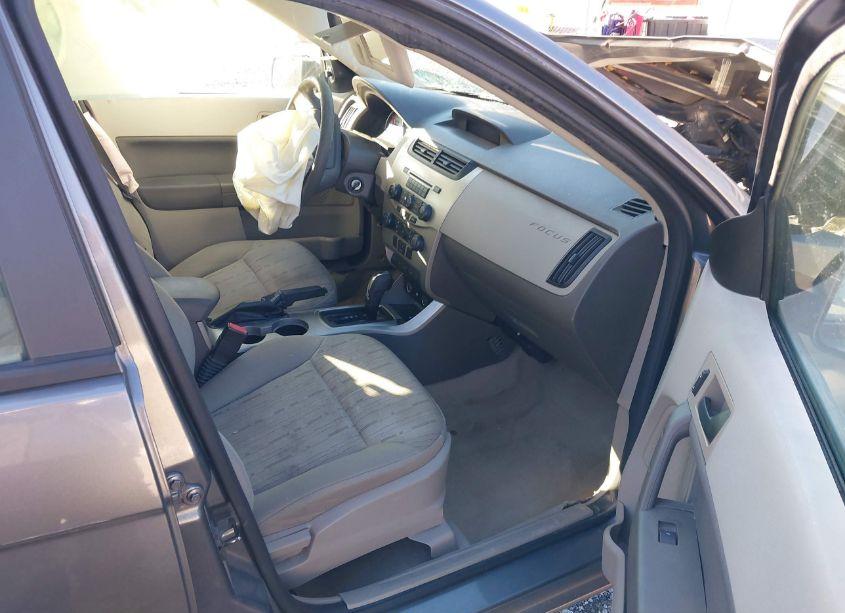 Photo 5 of 2010 Ford Focus SE (VIN 1FAHP3FN5AW189008)