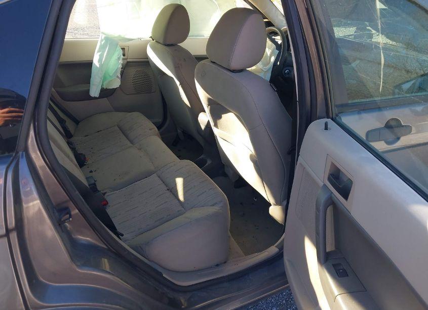 Photo 8 of 2010 Ford Focus SE (VIN 1FAHP3FN5AW189008)