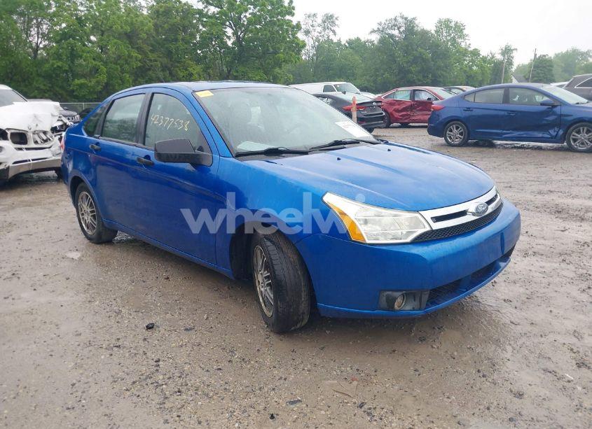 2010 Ford Focus SE (VIN 1FAHP3FN5AW205661) main photo