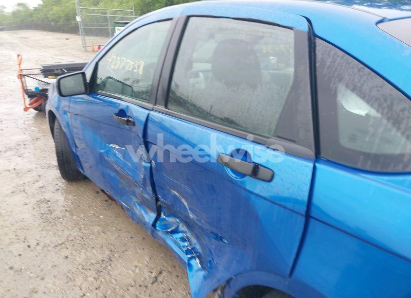 Photo 17 of 2010 Ford Focus SE (VIN 1FAHP3FN5AW205661)