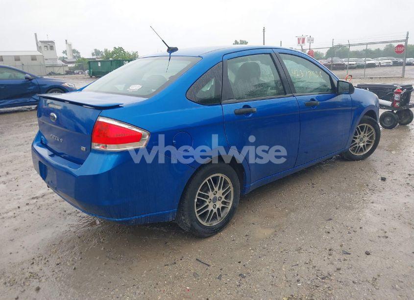 Photo 4 of 2010 Ford Focus SE (VIN 1FAHP3FN5AW205661)