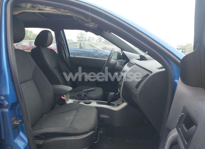 Photo 5 of 2010 Ford Focus SE (VIN 1FAHP3FN5AW205661)