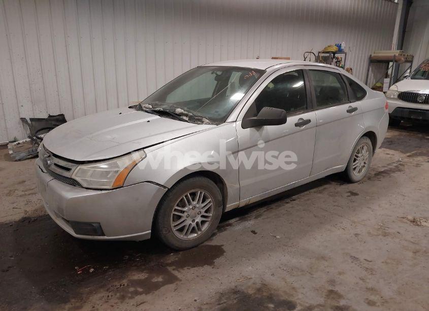 Photo 2 of 2010 Ford Focus SE (VIN 1FAHP3FN5AW234898)