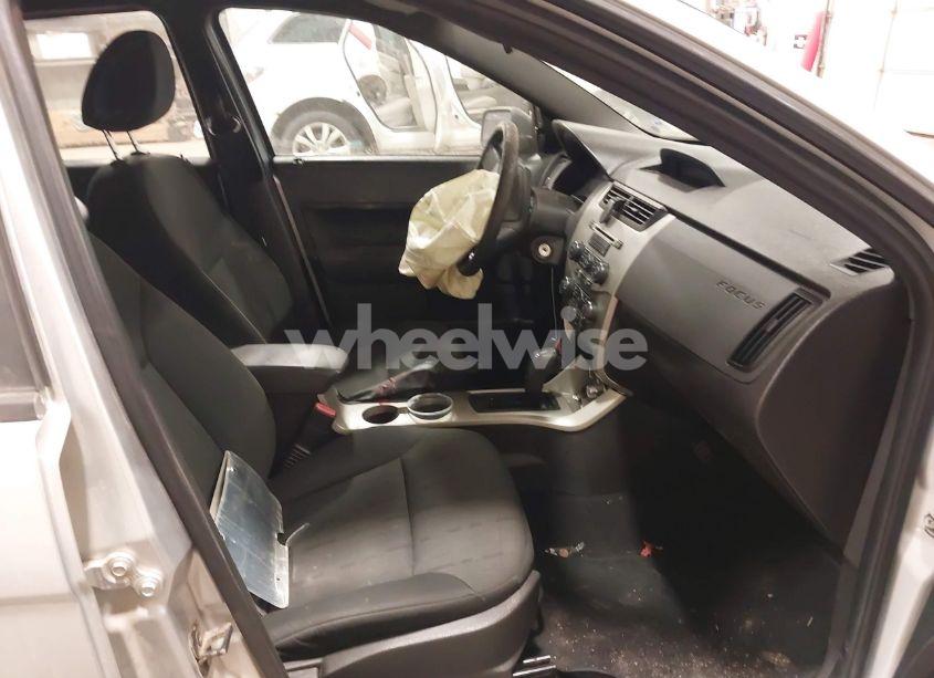 Photo 5 of 2010 Ford Focus SE (VIN 1FAHP3FN5AW234898)