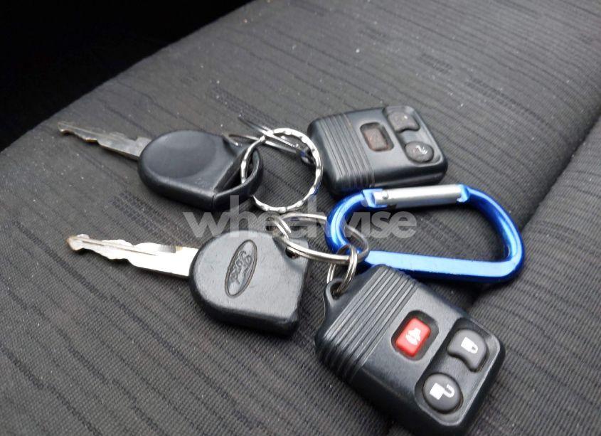 Photo 11 of 2010 Ford Focus SE (VIN 1FAHP3FN5AW265844)