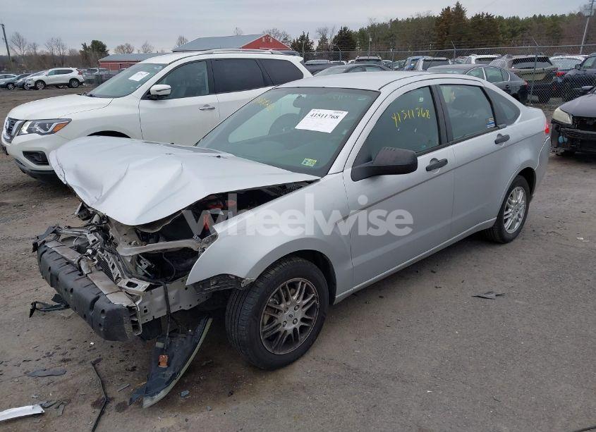 Photo 2 of 2010 Ford Focus SE (VIN 1FAHP3FN5AW265844)