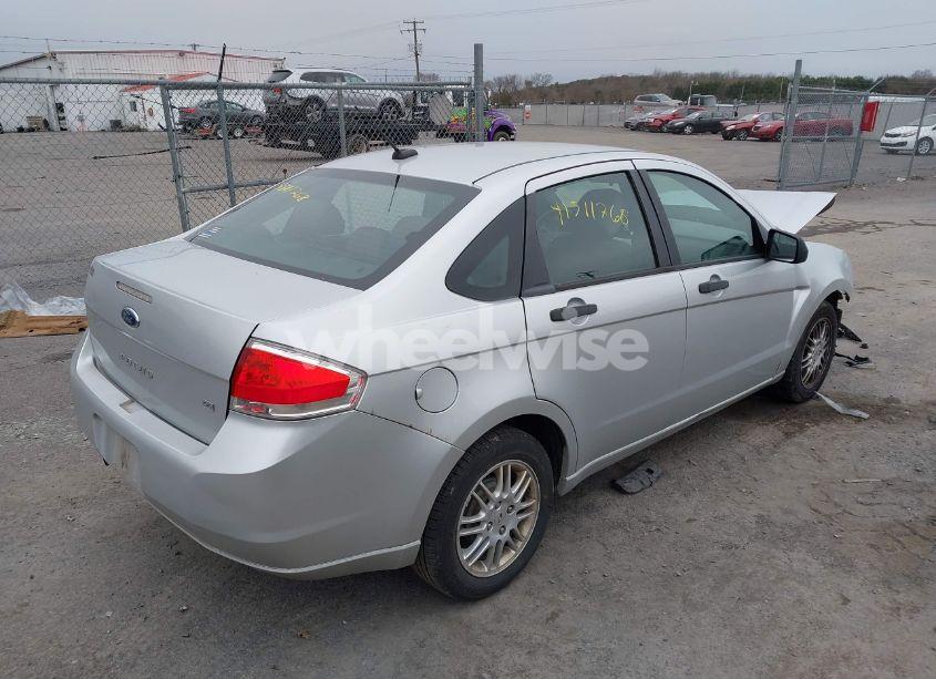 Photo 4 of 2010 Ford Focus SE (VIN 1FAHP3FN5AW265844)
