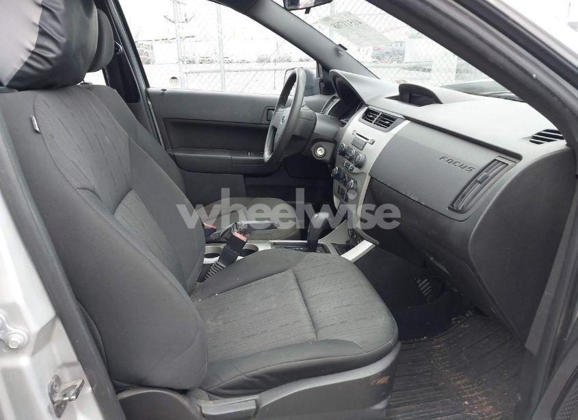 Photo 5 of 2010 Ford Focus SE (VIN 1FAHP3FN5AW265844)