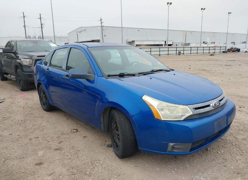 2010 Ford Focus SE (VIN 1FAHP3FN5AW272471) main photo