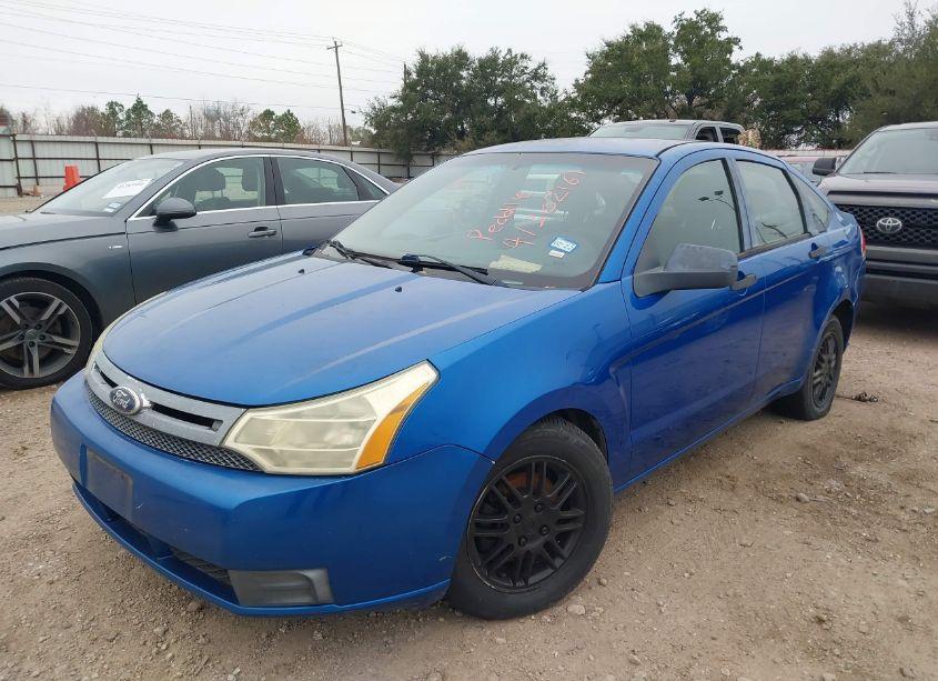 Photo 2 of 2010 Ford Focus SE (VIN 1FAHP3FN5AW272471)