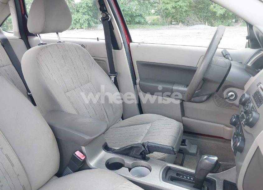 Photo 5 of 2010 Ford Focus SE (VIN 1FAHP3FN5AW282238)