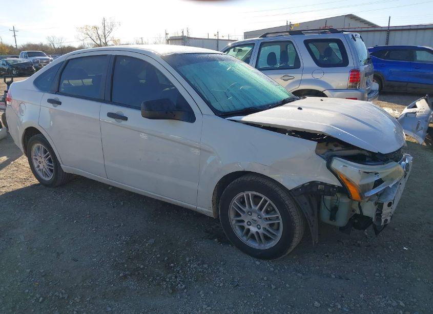 2010 Ford Focus SE (VIN 1FAHP3FN5AW290761) main photo