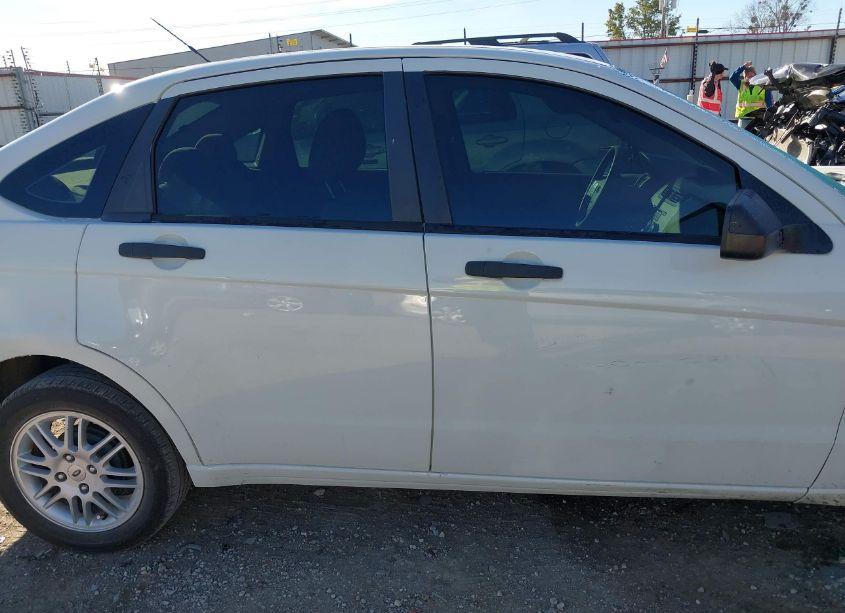 Photo 14 of 2010 Ford Focus SE (VIN 1FAHP3FN5AW290761)