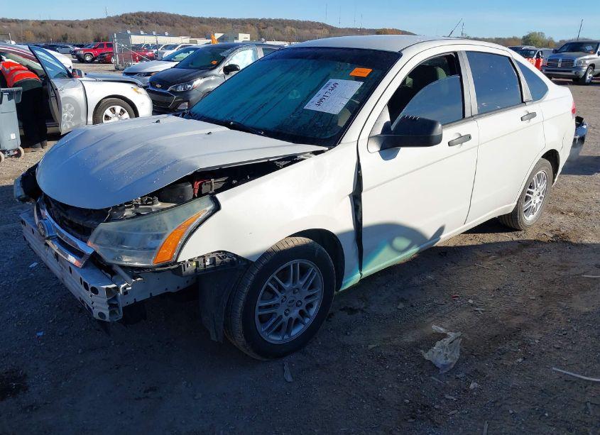 Photo 2 of 2010 Ford Focus SE (VIN 1FAHP3FN5AW290761)