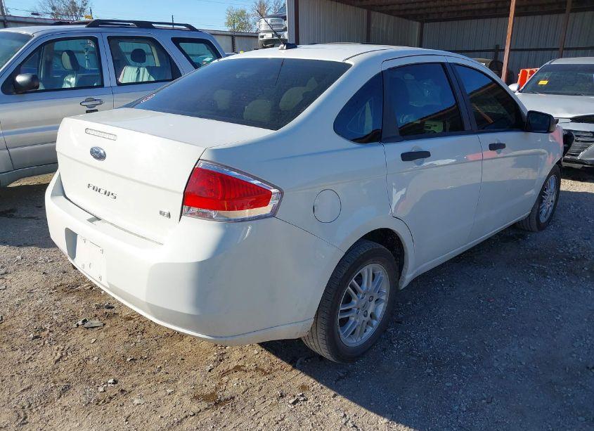 Photo 4 of 2010 Ford Focus SE (VIN 1FAHP3FN5AW290761)