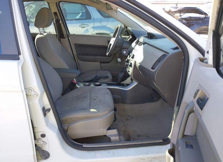 Photo 5 of 2010 Ford Focus SE (VIN 1FAHP3FN5AW290761)