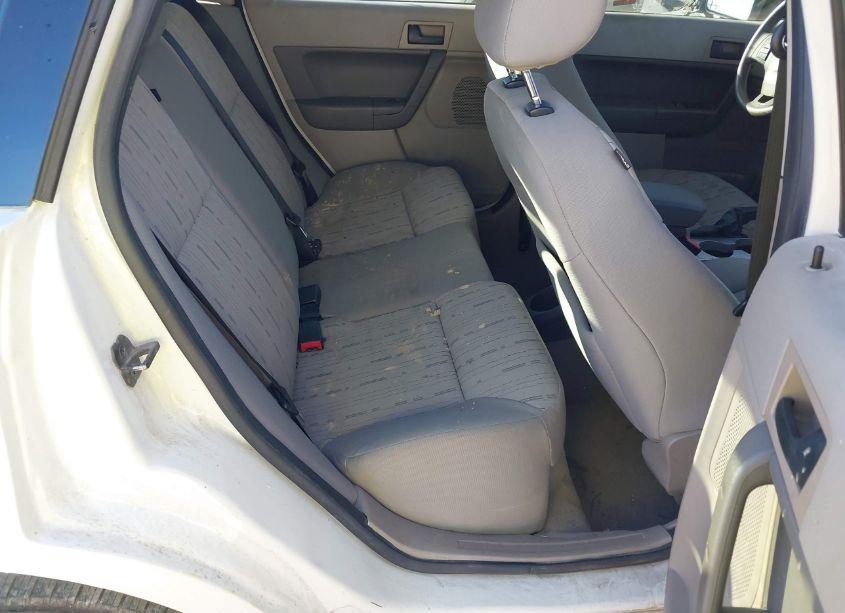 Photo 8 of 2010 Ford Focus SE (VIN 1FAHP3FN5AW290761)