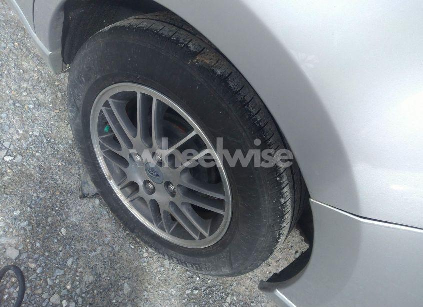 Photo 12 of 2011 Ford Focus SE (VIN 1FAHP3FN5BW129246)