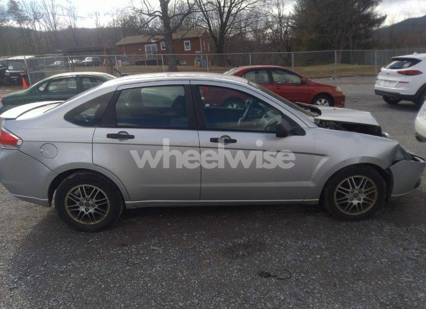 Photo 14 of 2011 Ford Focus SE (VIN 1FAHP3FN5BW129246)