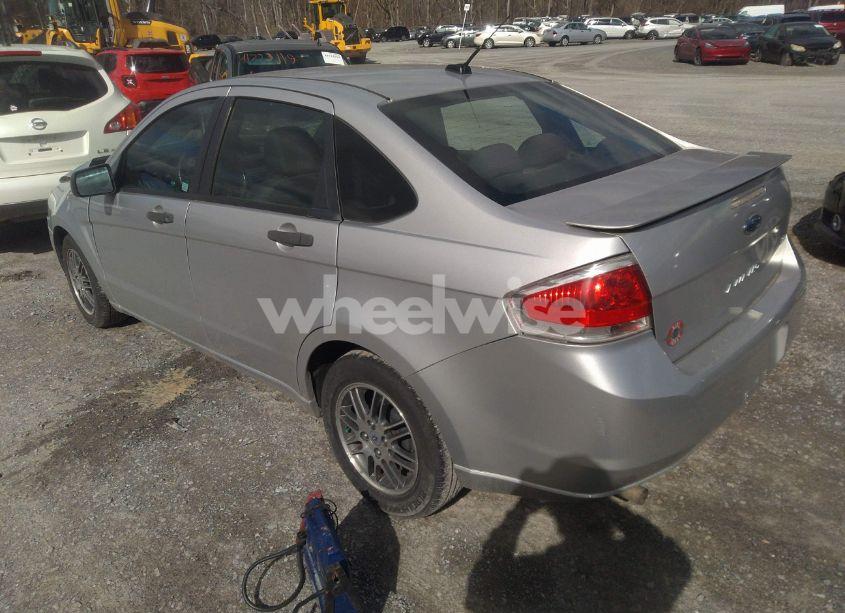 Photo 3 of 2011 Ford Focus SE (VIN 1FAHP3FN5BW129246)