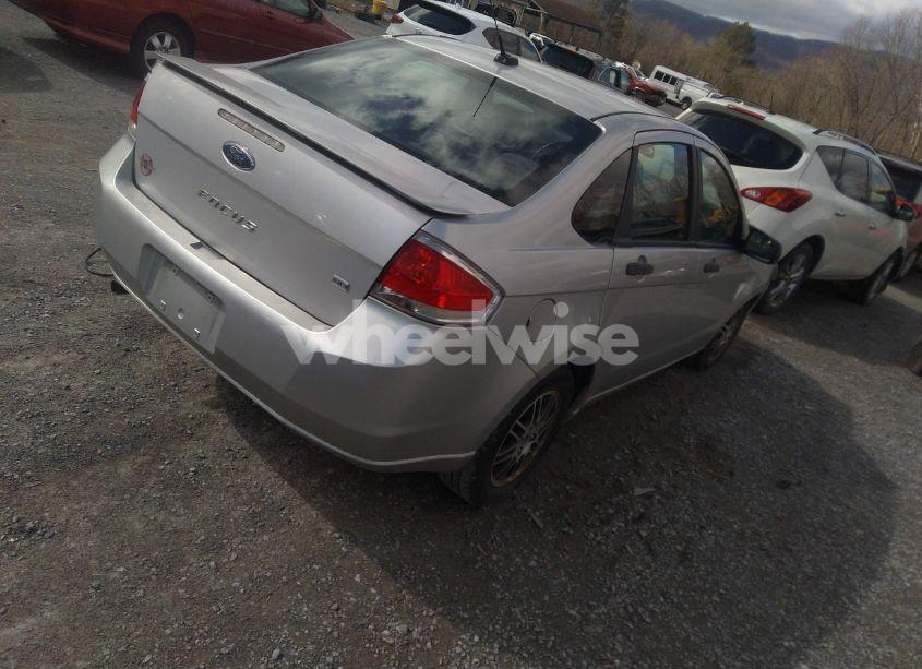 Photo 4 of 2011 Ford Focus SE (VIN 1FAHP3FN5BW129246)