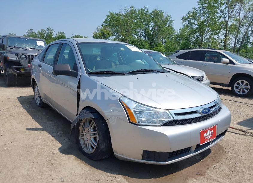 2011 Ford Focus SE (VIN 1FAHP3FN5BW130977) main photo