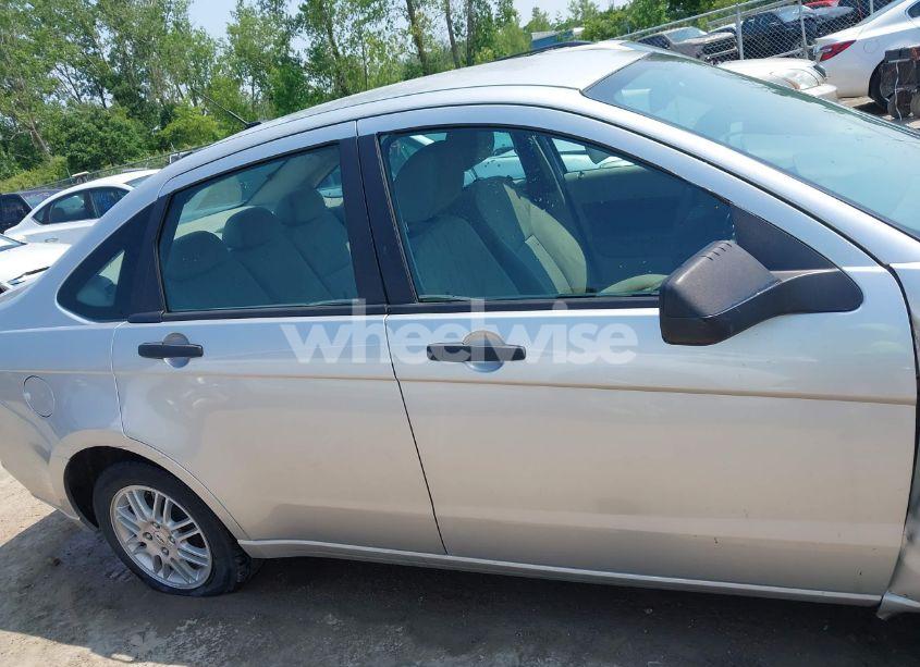 Photo 13 of 2011 Ford Focus SE (VIN 1FAHP3FN5BW130977)