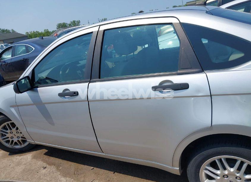 Photo 14 of 2011 Ford Focus SE (VIN 1FAHP3FN5BW130977)