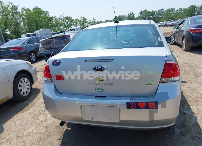 Photo 16 of 2011 Ford Focus SE (VIN 1FAHP3FN5BW130977)