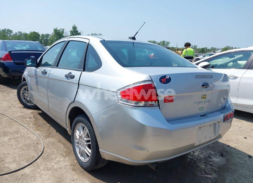 Photo 3 of 2011 Ford Focus SE (VIN 1FAHP3FN5BW130977)